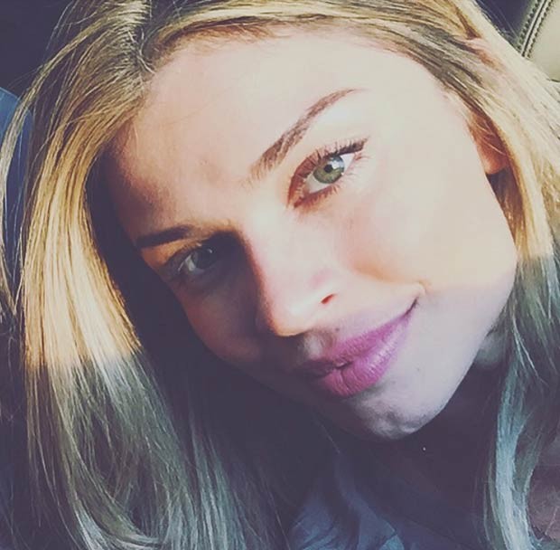A atriz Grazi Massafera posta selfie em sua conta no Instagram (Foto: Reprodução / Instagram)