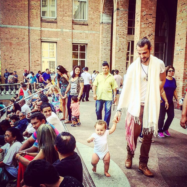 Igor passeia com o pequeno Antônio pela Basília de Nossa Senhora Aparecida, no interior de São Paulo (Foto: Reprodução/Instagram) Igor passeia com o pequeno Antônio pela Basília de Nossa Senhora Aparecida, no interior de São Paulo (Foto: Reprodução/Instagram)