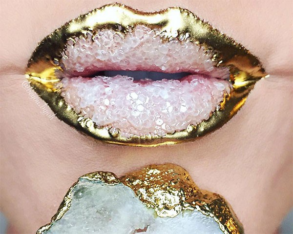 Os lábios de cristais que dominaram o Instagram (Foto: Imaxtree)
